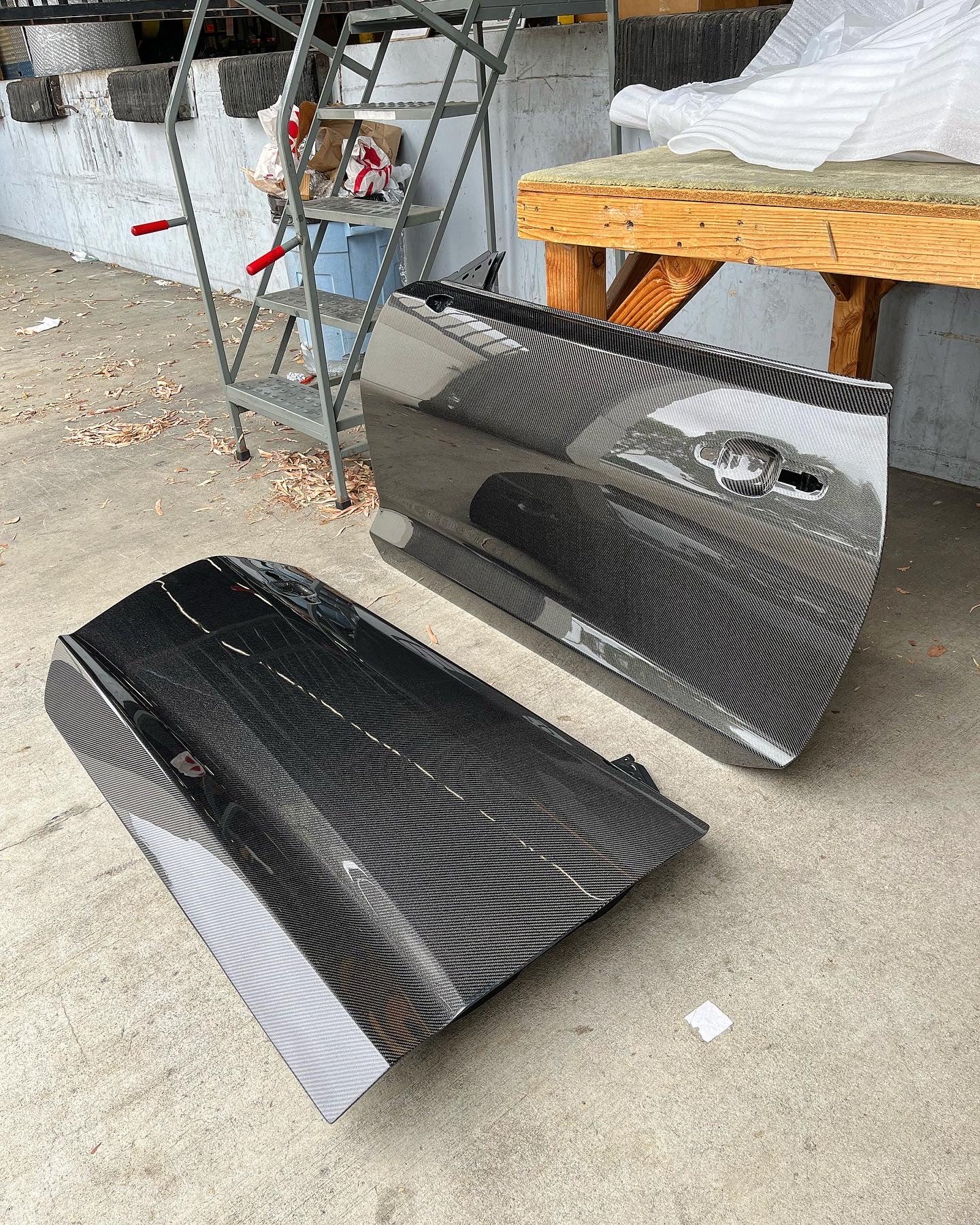 Anderson Composites 2016 - 2024 CAMARO CARBON FIBER DOORS (PAIR)