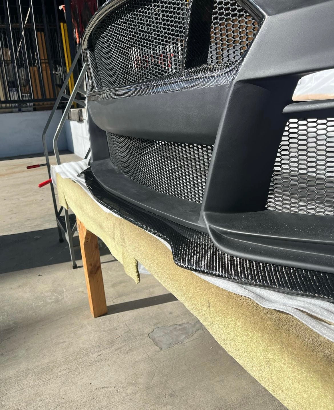 Anderson Composites 2018-2023 FORD MUSTANG TYPE-ST (GT500 STYLE) FIBERGLASS FRONT BUMPER WITH CARBON FIBER GRILLE/FRONT LIP