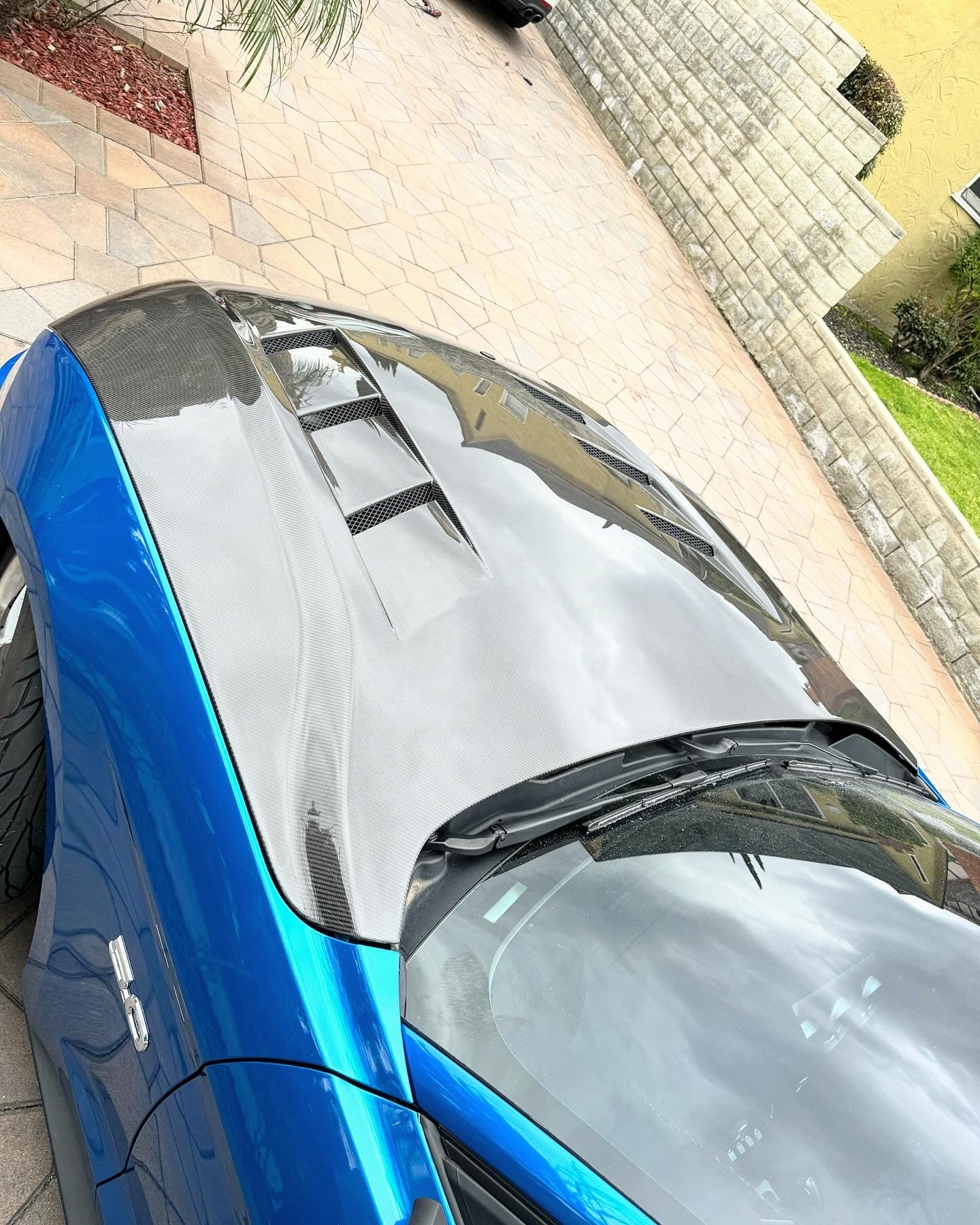 2018-2023 FORD MUSTANG TYPE-SA DOUBLE SIDED CARBON FIBER HEAT EXTRACTOR HOOD
