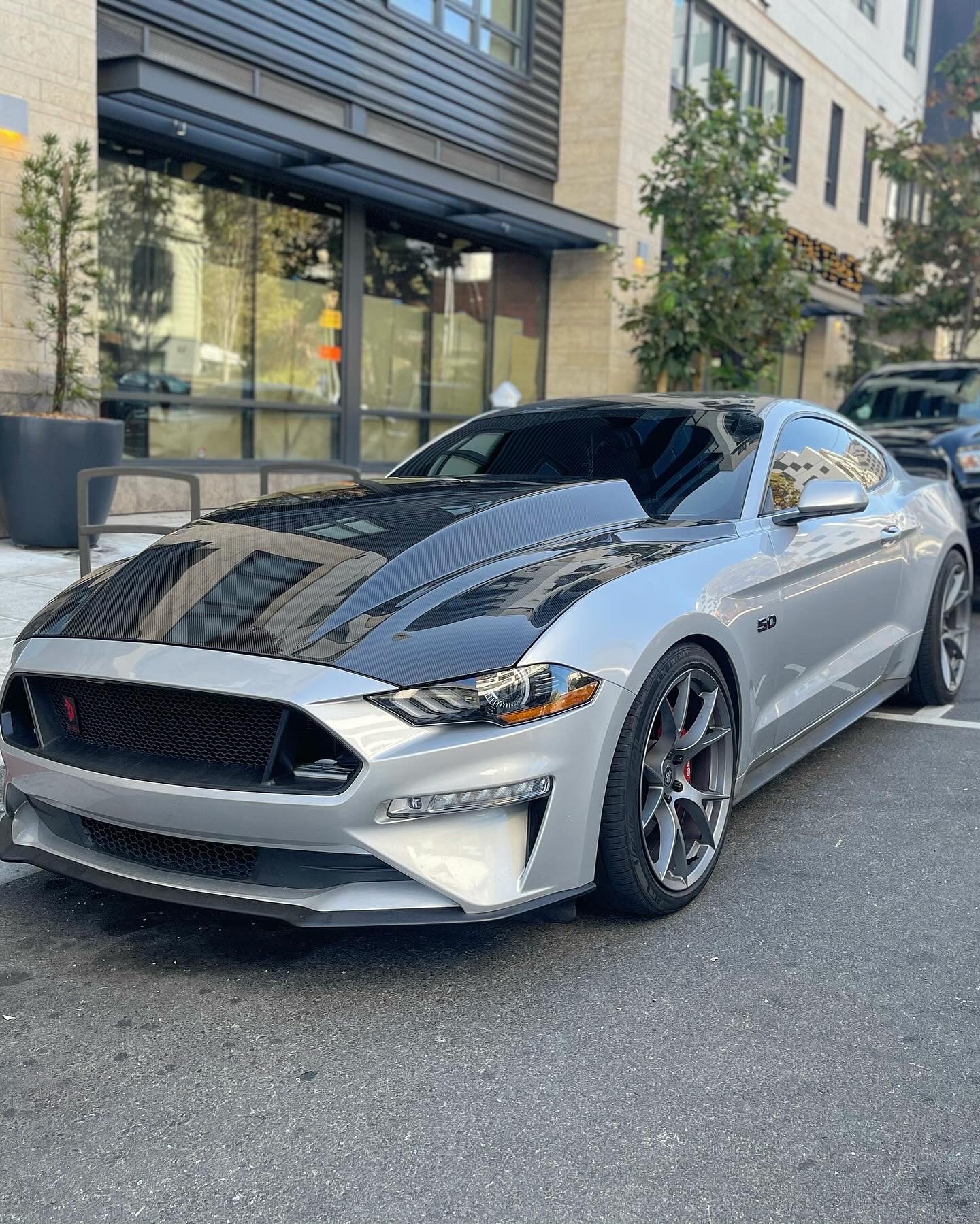 2018-2023 FORD MUSTANG DOUBLE SIDED TYPE-CJ CARBON FIBER COWL HOOD