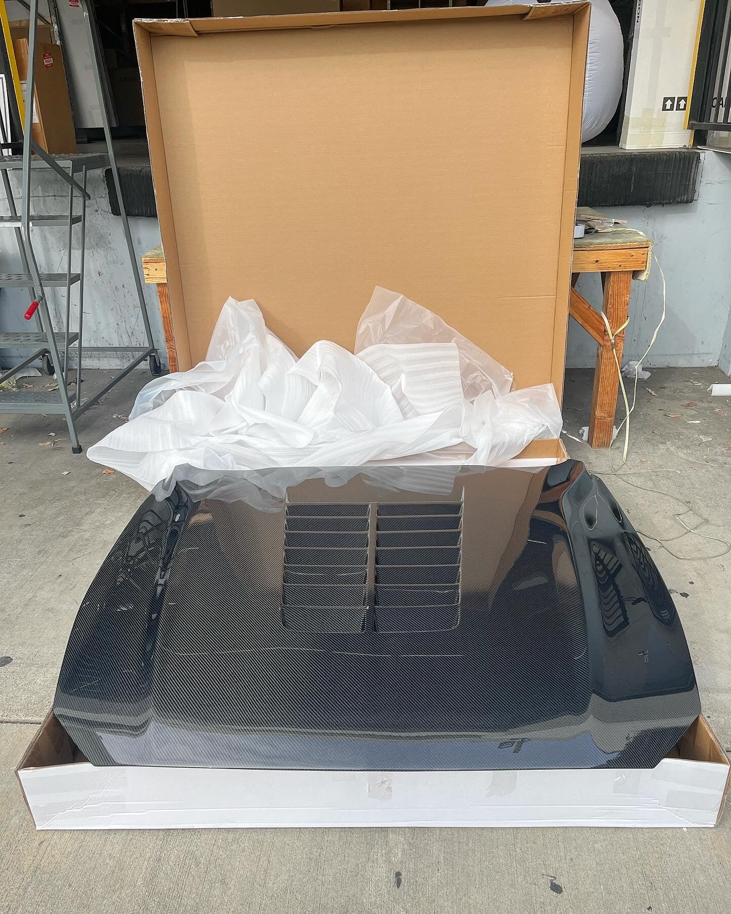 Anderson Composites 2018-2023 FORD MUSTANG DOUBLE SIDED TYPE-GT5 CARBON FIBER HOOD