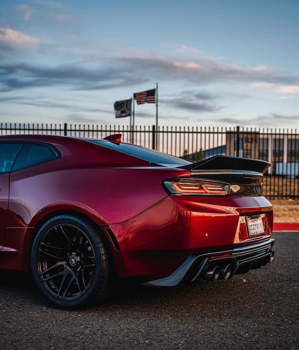 Anderson Composites 2016 - 2024 CAMARO CARBON FIBER DOUBLE SIDED DECKLID WITH INTEGRATED SPOILER